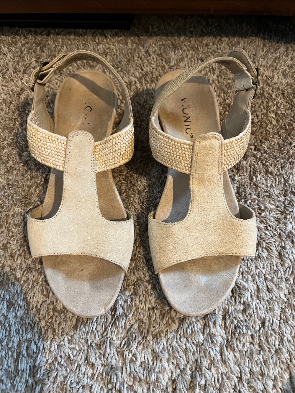 Vionic Kaytie Womens T Strap Wedge Cork Suede Comfort Beige Sandals Size 8